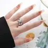 Anel Aberto com Design de Nicho Interessante Feito de Aço Inoxidável, Anel para Dedo Indicador com um Toque de Luxo Leve, Moderno e Fashion, Acessório Versátil Estilo Coreano