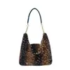 Bolso peludo simple y espacioso para mujer, nueva colección otoño/invierno 2026, bolso de hombro moderno y versátil, bolso de felpa, color sólido
