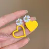 Brincos Minimalistas Assimétricos de Coração e Margarida Tendência Fashion Elegantes para Mulheres