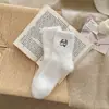 Meias de Expressão de Veludo de Vison de Cano Médio Brancas de Outono e Inverno Rosto Sorridente de Desenho Animado Veludo Coral Quentes e Fofas Estilo Japonês Meias de Chão para Casa