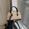2026 Bolso de Paja Tejida con Conchas de Verano Nuevo Estilo con Elegante Diseño de Contraste de Color para Vacaciones en la Playa, Bolso de Mano y Cruzado