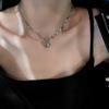 Dulce y Genial Corazón Collar de Doble Capa para Mujer Lujo Accesible Nicho Diseño de Cadena para Suéter Sudadera Cadena de Clavícula de Alta Gama Collar Negro