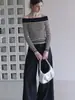 Top de punto a rayas con retazos de color contrastante, hombros descubiertos, manga larga para mujer, diseño de otoño, estilo nicho, adecuado para superponer 8224