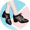 Sandalias de piel suave de tacón medio para mujer, verano, malla calada, zapatos de tacón bajo para madre de mediana edad