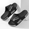 Zapatillas de baño de verano para hombre, modernas y antideslizantes, para uso en interiores y el hogar, sandalias de talla grande para hombre.