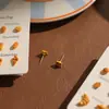 Set de Aretes de Pan de Agua Alcalina Lindos Dibujos Animados Divertidos Aretes de Croissant Pequeños y Delicados Aretes de Alta Gama