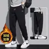 Pantalones para Adolescentes Hombres Otoño e Invierno Forrados de Felpa Engrosados Sueltos Negros Modernos Deportivos con Puño en el Tobillo Pantalones Casuales Pantalones de Chándal para Hombres
