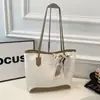 Moda Verão 2026 Nova Bolsa de Ombro Grande Capacidade Simples Tendência para o Trabalho Casual Retrô Bolsa Tote de Mão Feminina