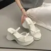 Casaco da Moda, Simples e Versátil Que Pode Ser Combinado com Saias, Chinelos Casuais Slip-On para Mulheres, Antiderrapantes com Solado Grosso, Versáteis, Sandálias de Alta Qualidade