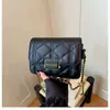 Bolsa Feminina Moderna Leve Luxo Toque de Alto Padrão Pequena Quadrada Bolsa Transversal Feminina Pequena Bolsa Feminina Estilo Coreano Nicho Bolsa com Corrente de Malha de Diamante