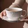 Taza de Café Retro de Encaje, Taza de Café de Aspecto Elevado, Cerámica Hogar Exquisito Patrón Vertical Taza de Café y Platillo de Oreja Colgante Nuevo Estilo
