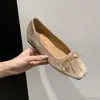 Mocasines de ante para mujer, estilo francés, retro, de punta cuadrada, adornados con lazo, colección otoño 2026, versátiles y elegantes, perfectos como zapatos para la abuela