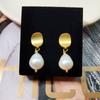 Aretes de Pin de Plata 925 con Perla Barroca de Agua Dulce Dorados sin Luz Simples Retro Europeos y Americanos con Galvanoplastia de Latón