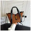 Bolsa de balde de camurça de nicho transfronteiriça, bolsa de mão e bolsa transversal feminina, elegante e casual, adequada para o trajeto diário, nova coleção outono/inverno 2026