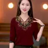Camiseta com decote V vazada e strass, novo estilo fashion outono/inverno para mulheres de meia-idade e idosas, top de base modelador e que valoriza a silhueta