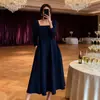 Elegante Vestido de Outono e Inverno com Mangas Bufantes e Gola Quadrada para Mulheres, Combinado com um Casaco para Criar um Efeito Emagrecedor, Vestido Longo Evasê com Ajuste na Cintura