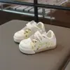 Moda Infantil Unisex Primavera Verano Estilo Coreano Transpirables Casuales Zapatos de Tabla 2026 Nuevos Ligeros Zapatos Deportivos Velcro Zapatos para Niños Pequeños