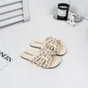 Pantuflas abiertas con borlas elegantes de estilo coreano para niña, para uso en exteriores, nuevos zapatos de princesa dulces con perlas, verano 2026