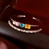 Pulseira aberta de dupla camada com zircônia banhada a ouro 18k real, toque de nicho de alta qualidade, joia versátil de luxo leve para o dia a dia das mulheres