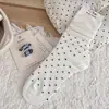 Meias largas de bolinhas marrons para mulheres, meias de cano médio, meias de algodão versáteis estilo retrô coreano para maternidade, adequadas para usar com sapatos baixos de couro