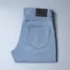 Jeans de hombre ligeros de verano color azul claro, suaves, transpirables, corte slim, pierna recta, elásticos, sencillos, versátiles y pantalones largos ligeros