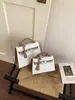 Venta al por mayor transfronteriza de bolsos de lujo de alta gama nuevos, bolsos de hombro y cruzados elegantes y versátiles para el día a día, bolsos de platino