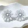 Aretes, pernos para orejas, aretes florales, aretes transfronterizos, aretes de lujo ligero de alta gama, aretes de diseño de nicho, accesorios para orejas de mujer