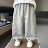 Calça Masculina Primavera e Outono 2026 Novo Estilo Crianças Casual Esportiva Calça de Moletom Menino Bebê Roupas de Primavera Calça Fashion de Perna Reta