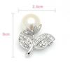 Broche de flor pequeña con perlas y diamantes de imitación, venta al por mayor, accesorios de ropa, joyería de aleación, gran oferta europea y americana