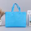 Bolsa de color no tejida al por mayor en stock bolsa para llevar horizontal bolsa de mano para compras bolsa publicitaria universal tridimensional