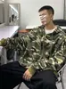Moda Outono/Inverno 2026 da marca americana de streetwear transfronteiriça: roupas esportivas masculinas estilosas e descoladas, jaqueta camuflada, moletom com capuz e zíper