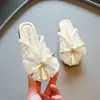 Pantuflas de Malla con Encaje para Niñas Boca de Pez Estilo Nuevo Verano 2026 Zapatos de Princesa Suaves con Suela de Perla Puntera Abierta Venta al por Mayor
