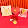 Chaveiro de Biscoito Dourado Puro para Recém-Casados Felizes Buquê de Flores Criativo Conjunto de Presente para Dia dos Namorados e Dia dos Namorados Chinês Atacado Personalizado