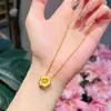 Tienda de Oro Mismo Estilo Arena Dorada Accesorios DIY con Diamantes, Colgante Pequeño Flor Dorada Cepillada, Pulsera Flor de Ciruelo, Accesorios para Collares con un Toque de Alta Gama