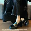Mocassins Femininos Quadrados Retrô com Salto Bloco Slip-on Outono 2026 Novo Estilo Britânico Salto Alto Petite Sapatos Pequenos de Couro