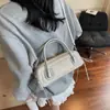 Bolso de axila moderno y sencillo para mujer, versión coreana 2025 nuevo bolso bowling versátil de moda, bolso baguette para mujer con bloques de color nicho