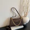 Bolsa de ombro feminina com toque de luxo, novo modelo de verão 2026, bolsa quadrada pequena simples, bolsa transversal de nicho, bolsa de mão feminina da moda