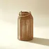 Linterna de imitación de ratán hecha a medida, linterna de vela tejida a mano, portavelas decorativo para patio de casa de huéspedes, decoración de ambiente para fiestas