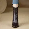 Botas Femininas Artesanais 2026 Outono Estilo Coreano Tendência Estilosas Novas Salto Fino Salto Alto Zíper Traseiro Botas de Cano Curto Bico Fino Preto Feminino