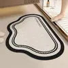 Alfombrilla de baño con forma de nube hecha de tierra de diatomeas suave, absorbente y de secado rápido, adecuada para usar frente a la puerta del baño y proporciona una superficie antideslizante para pisar.
