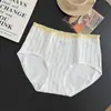 5477 # Calcinha de algodão puro estilo triângulo cor de creme com cerejas e bordas contrastantes franzidas, cintura média, roupa íntima estudantil antibacteriana 10A