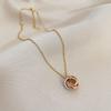 Collar Minimalista Transfronterizo de Acero de Titanio Tricolor con Tres Anillos para Mujer, Diseño de Nicho de Lujo Ligero, Anillos Entrelazados, Cadena Personalizada para Suéter en la Clavícula