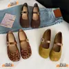 Sapatos rasos femininos estilo retrô com bico redondo e fivela de metal, sapatos baixos de camurça com uma tira e fivela, sapatos Mary Jane versáteis e artísticos