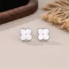 Aretes de Concha de Trébol de Cuatro Hojas para Mujer, Lujo Accesible, Modernos Estilo Nuevo 2025, Aretes Sencillos y de Alta Gama, Regalos para Novias