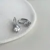 Pendientes Personalizados con Circonita Microincrustada y Agujas Chapadas en Plata, Minimalistas Líquidos de Alta Gama, Colección de Pendientes de Moda Mariposa