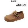Zapatos de mujer tipo Birkenstock, completamente cerrados, con cubierta de piel, que aumentan la altura, colección otoño/invierno 2026, mocasines casuales sin cordones