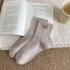 Meias Bordadas Fofas Femininas com Renda Floral Laço Meia de Cano Médio Merade Retrô Tons de Café Combinação Primavera e Outono com Sapatos de Couro Pequenos Meias Femininas