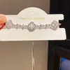 Pulseira Ajustável de Flor em Resina Cravejada com Diamantes, Pulseira de Luxo Leve e de Alta Qualidade, Temperamento Fashion Retrô, Pulseira para o Dia a Dia no Atacado