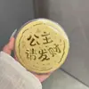 Ornamento de Moeda Grande com Contas d'Água Banhado a Ouro Vietnamita, um Símbolo de Prosperidade e Boa Sorte, um Presente para Amigos