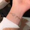 Pulsera de Flor Exquisita Micro-Incrustada de Circonita de Lujo Ligero de Nicho para Mujer, Moderna y Versátil, Pulsera de Estilo Deslizante Joyería al por Mayor